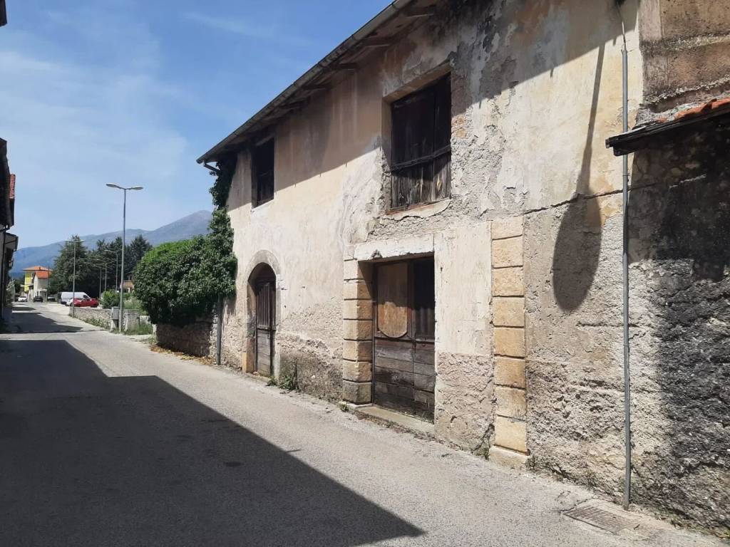 Villa a Scurcola marsicana in Via Salto S.N.C. - Foto 4