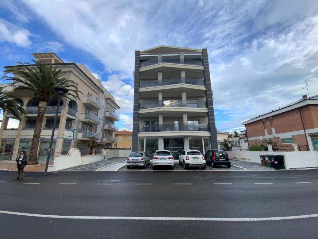 Appartamento a Alba adriatica in Viale Giuseppe Mazzini, 77 - Foto 2