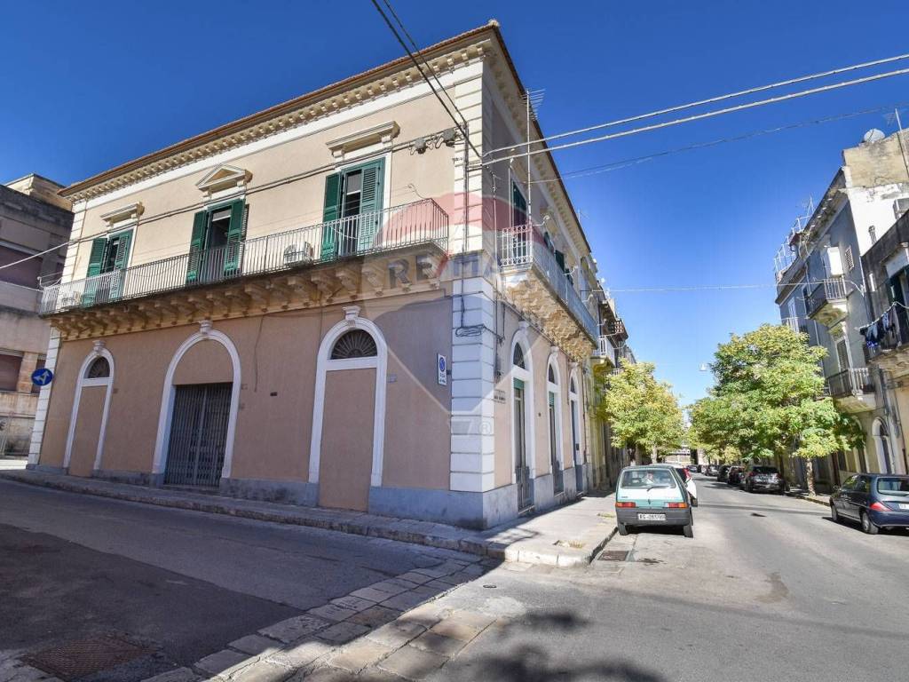 Casa indipendente a Ragusa in Via Dante Alighieri - Foto 2