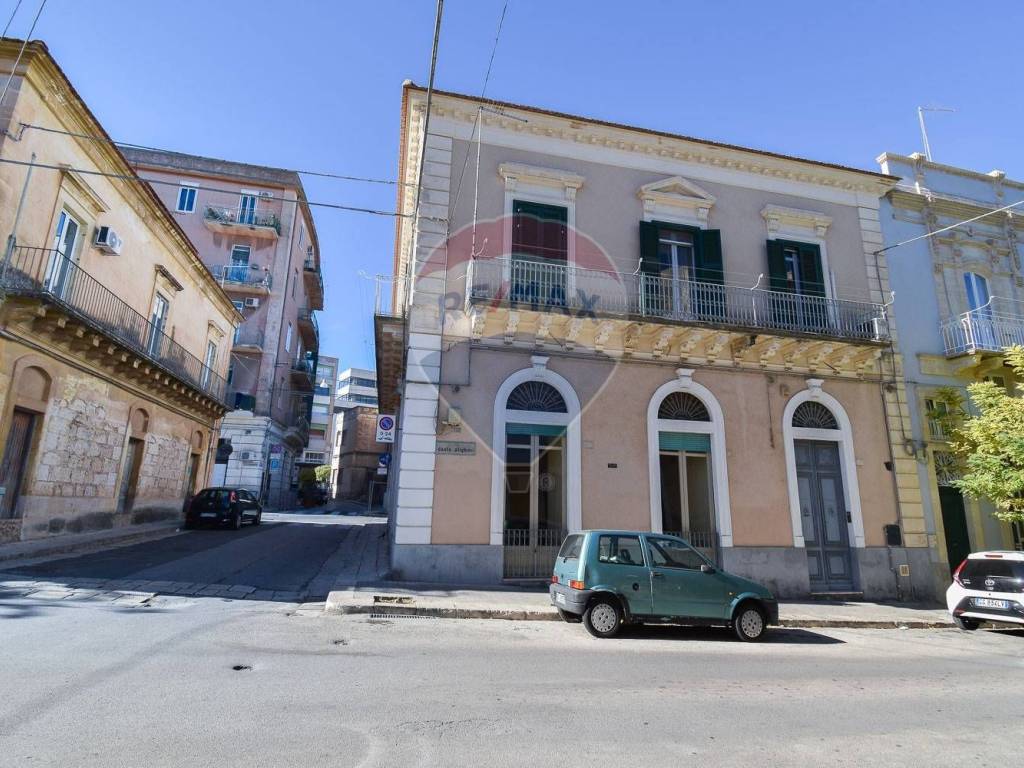 Casa indipendente a Ragusa in Via Dante Alighieri - Foto 5