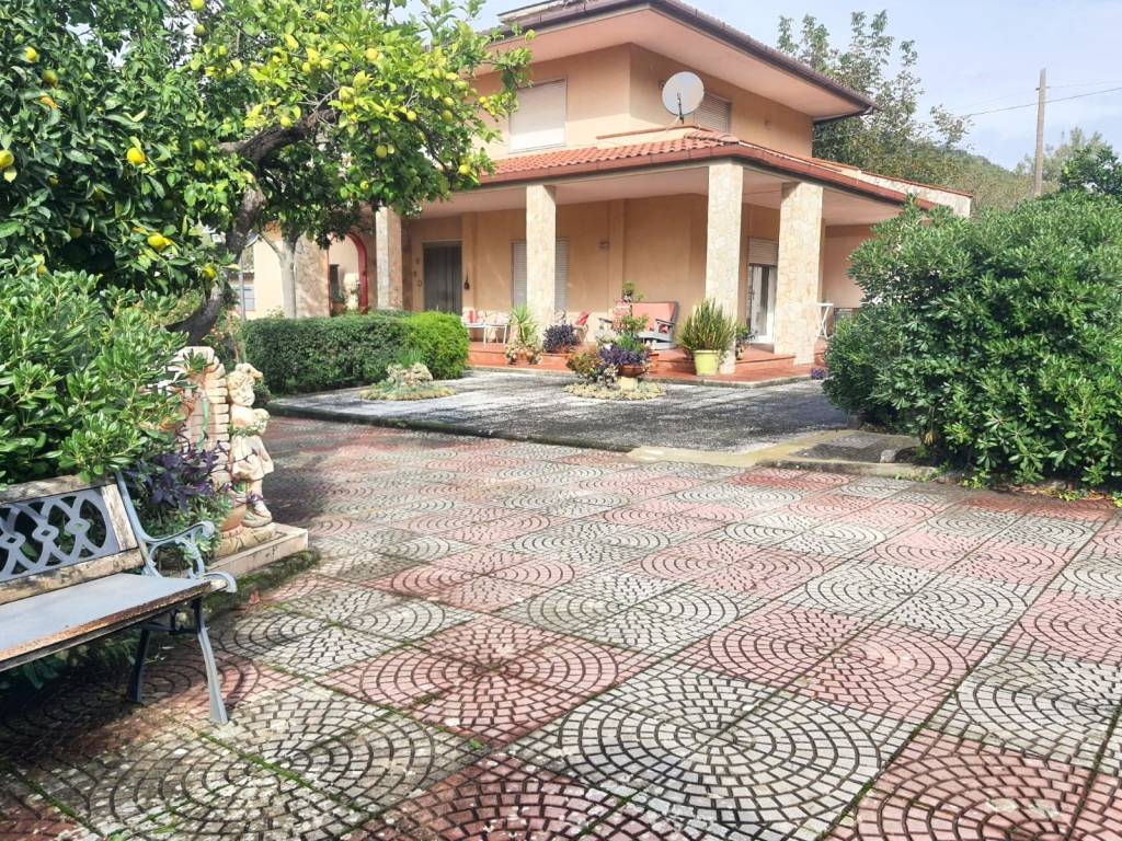 Villa a Battipaglia in Battipaglia - Foto 4