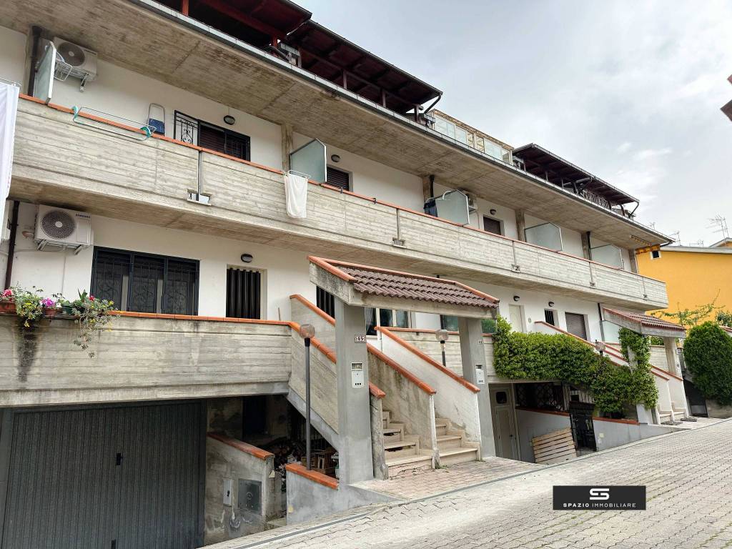 Villetta a schiera a Teramo in Via Nazionale, 81 - Foto 2