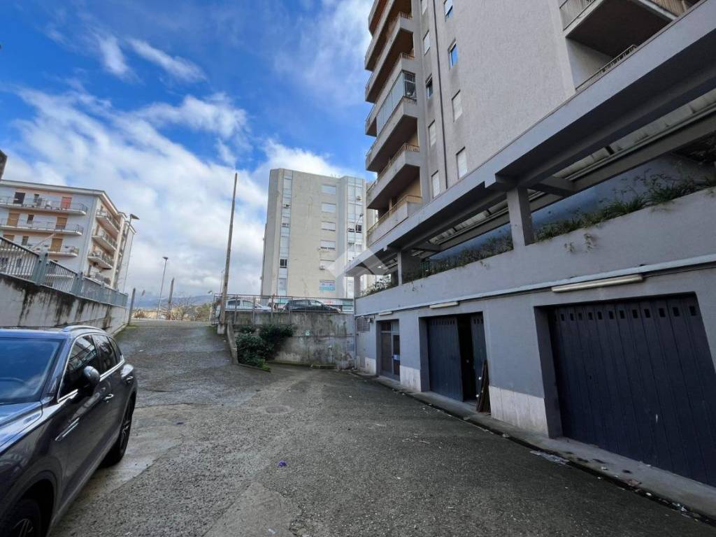 Immobile a Cosenza in Viale Giovanni e Francesca Falcone, 21 - Foto 5