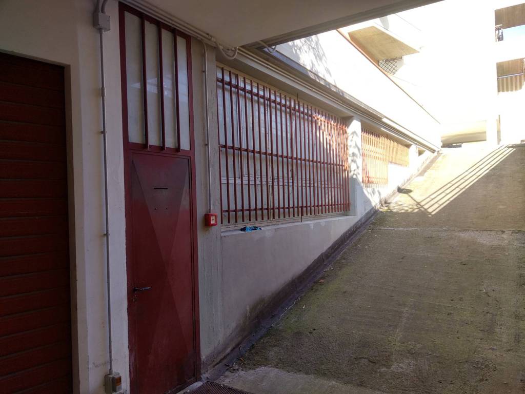 Box / garage a Ascoli piceno in Via Urbisaglia, 5 - Foto 3