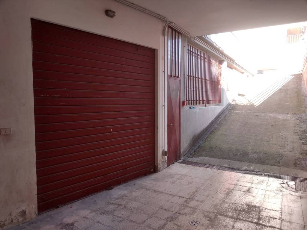 Box / garage a Ascoli piceno in Via Urbisaglia, 5 - Foto 4