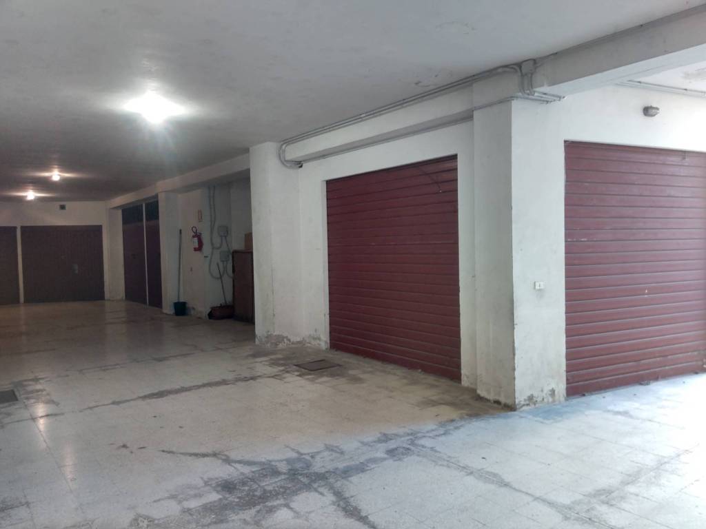 Box / garage a Ascoli piceno in Via Urbisaglia, 5 - Foto 5