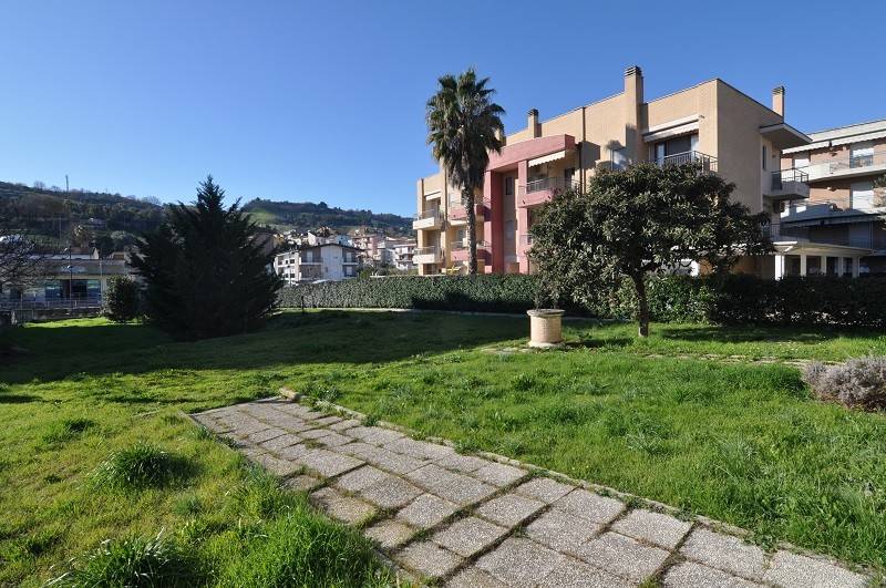 Villa a San benedetto del tronto in Via Luciano Manara - Foto 4