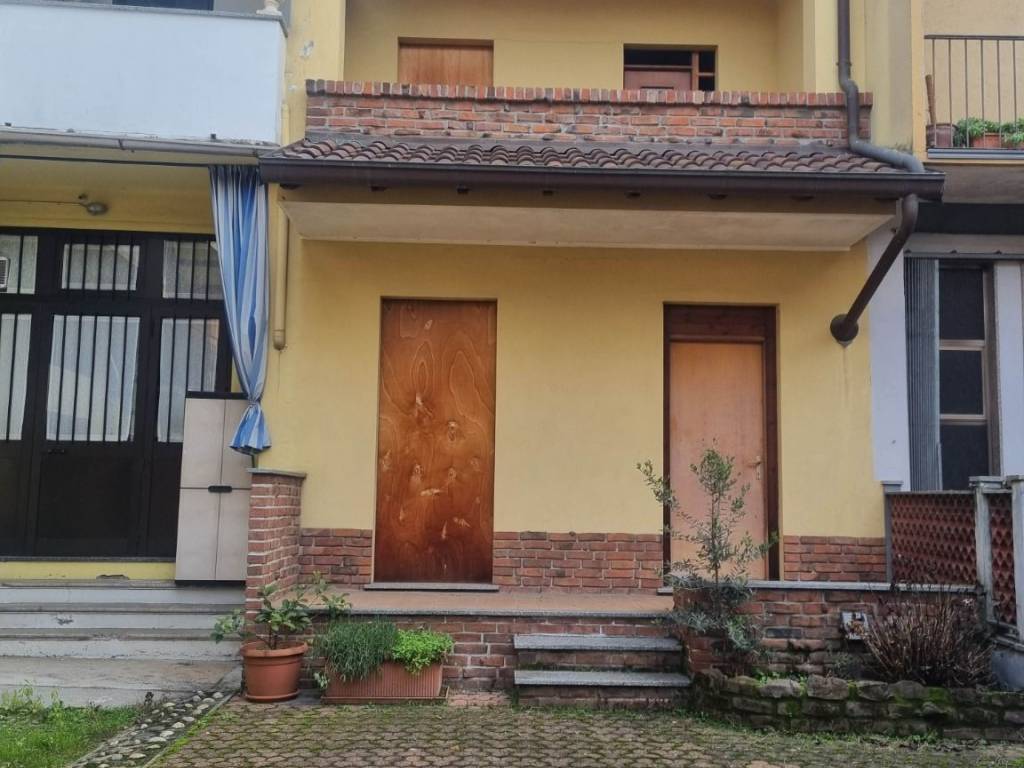 Casa indipendente a Galliate in Viale Leonardo da Vinci, 12 - Foto 2