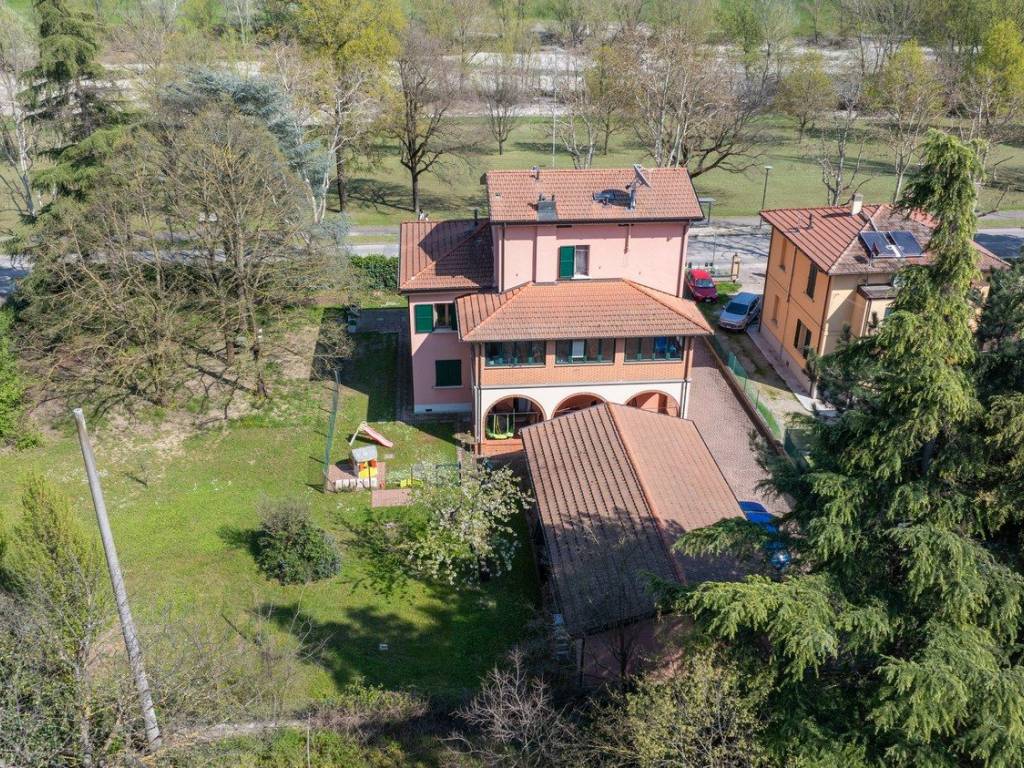 Appartamento a Castel san pietro terme in Viale Terme - Foto 1