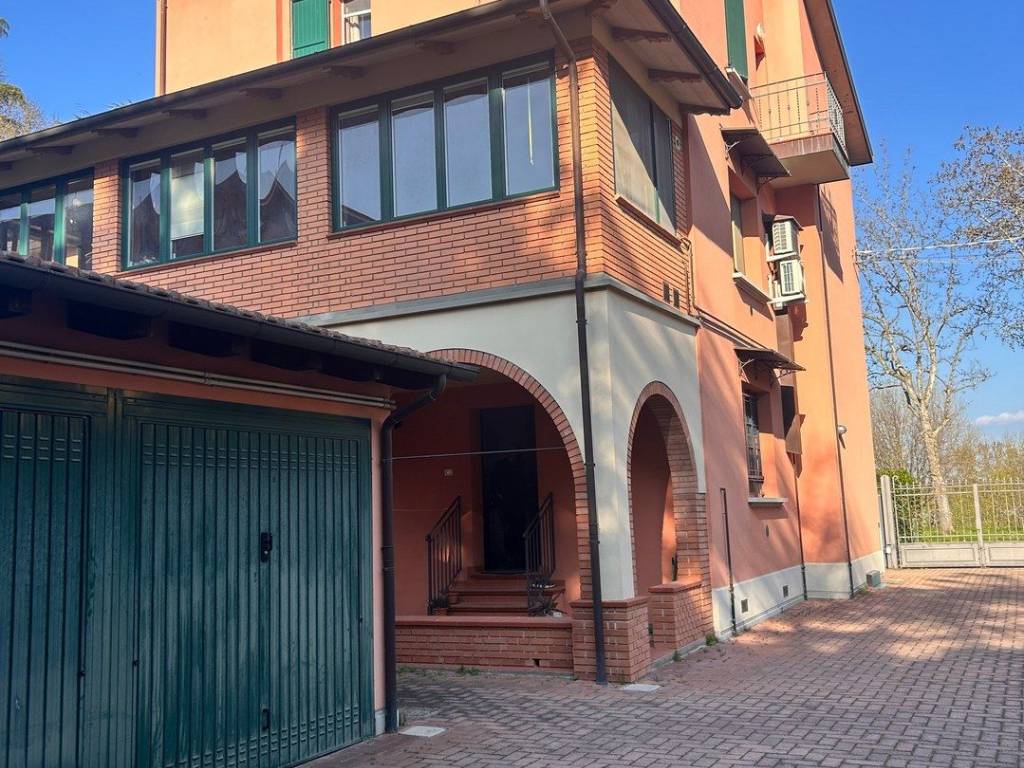 Appartamento a Castel san pietro terme in Viale Terme - Foto 3