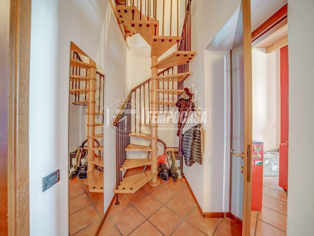 Appartamento a Angera in Via Giuseppe Verdi, 62 - Foto 2