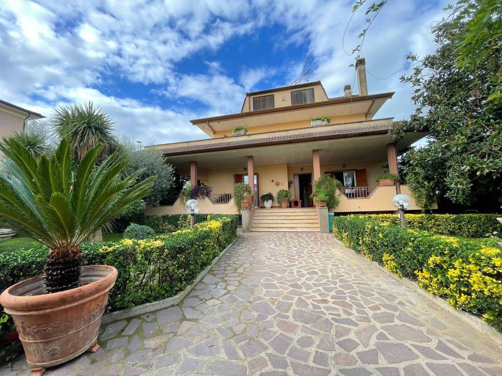 Villa a Aprilia in Via Terminillo - Foto 4