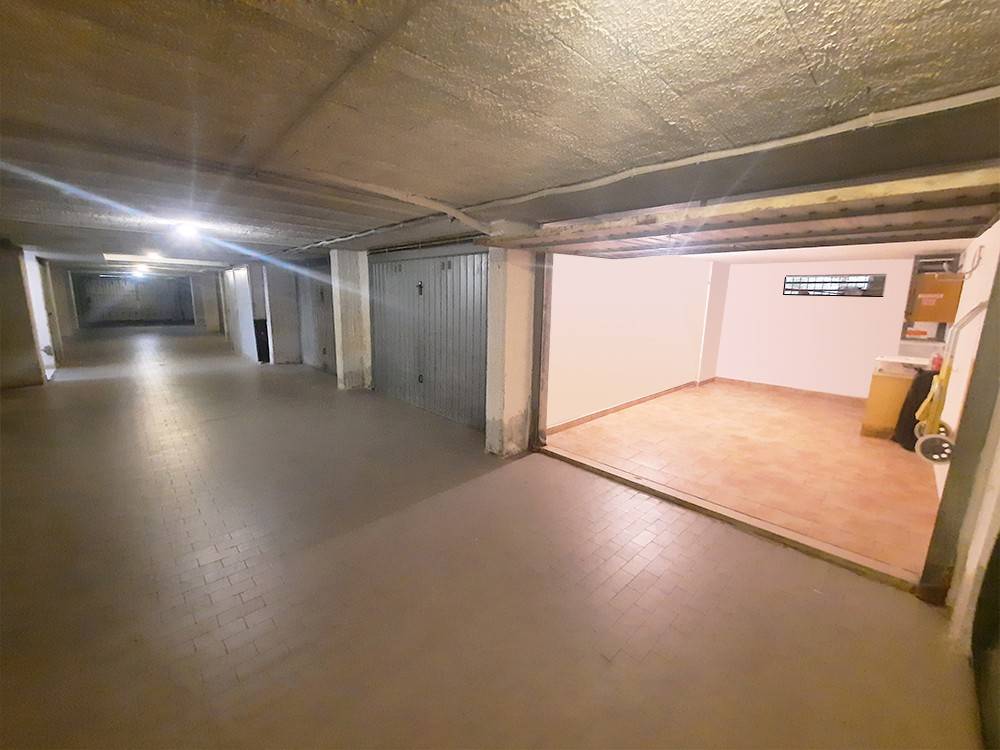 Box / garage a Alba adriatica in Via Molise, 5 - Foto 2