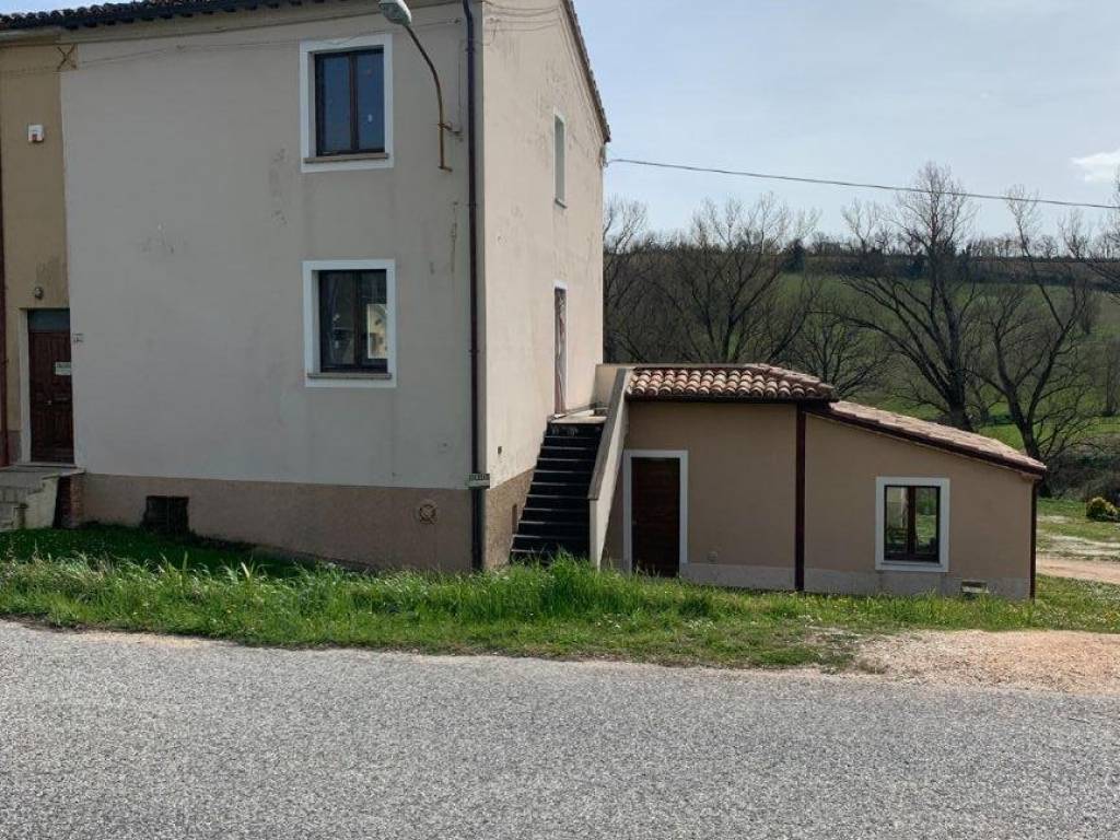 Casa indipendente a Fabriano in Frazione Attiggio - Foto 2