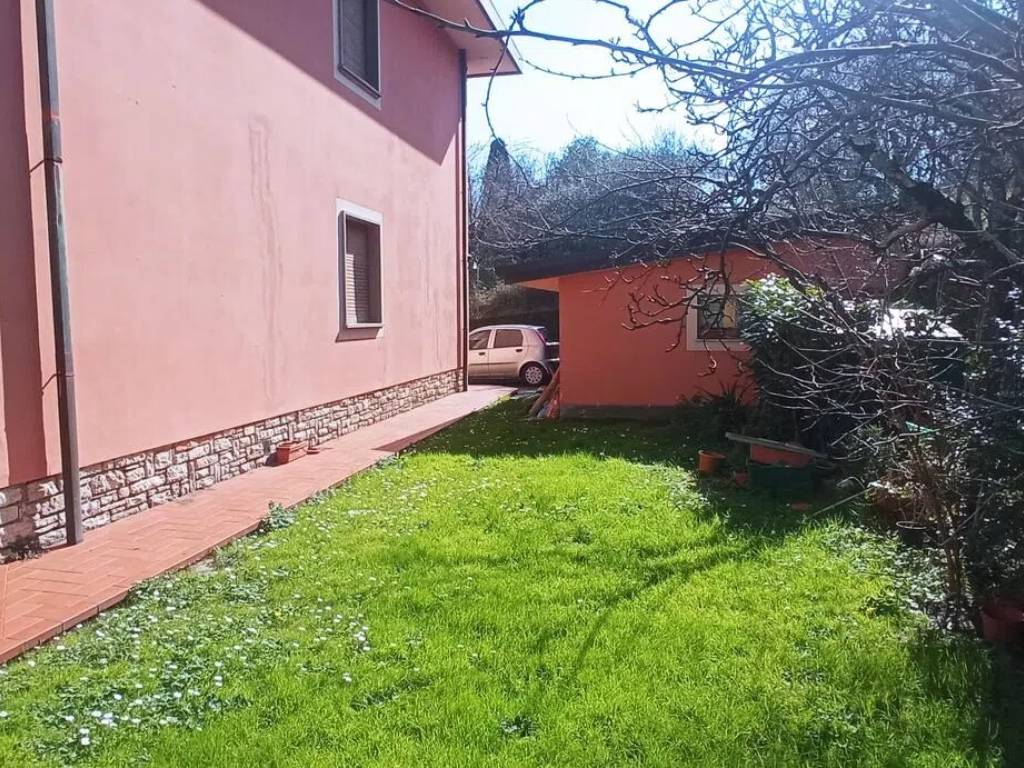 Villa a Pescia in Via Amendola S.N.C. - Foto 3