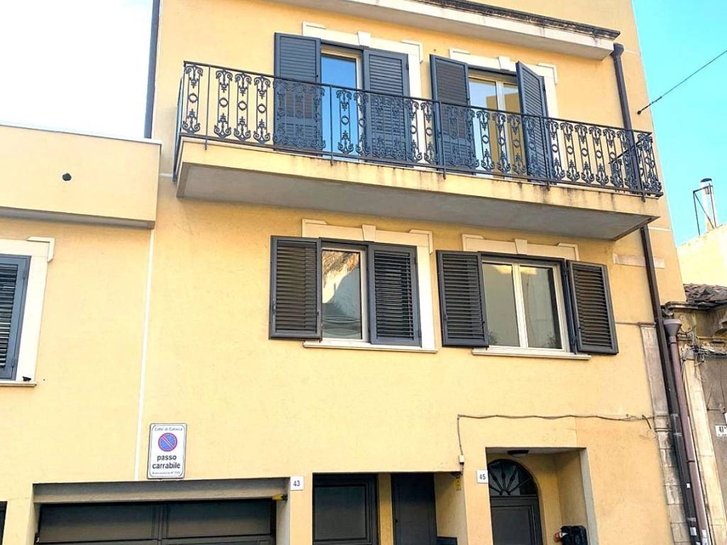 Casa indipendente a Catania in Via Cavaliere - Foto 1
