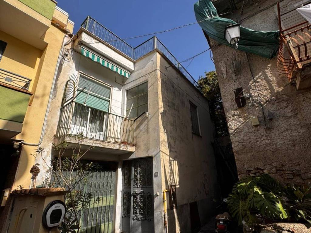 Casa indipendente a Salerno in Via Roberto Mazzetti - Foto 2