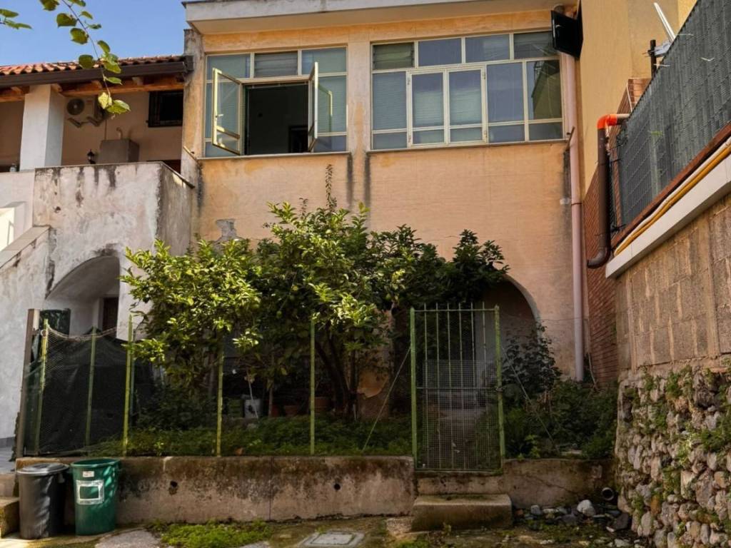 Casa indipendente a Salerno in Via Roberto Mazzetti - Foto 3