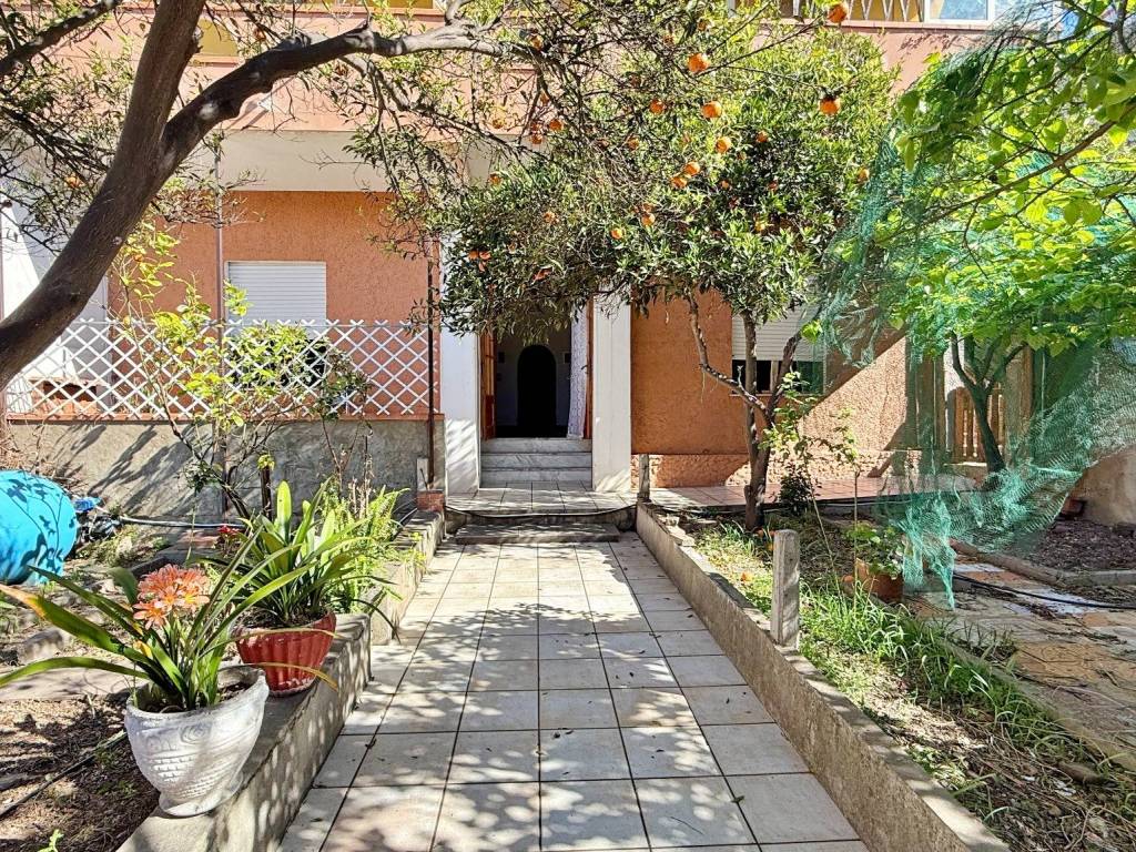 Villa a Siliqua in Vico 2 Giuseppe Garibaldi - Foto 2