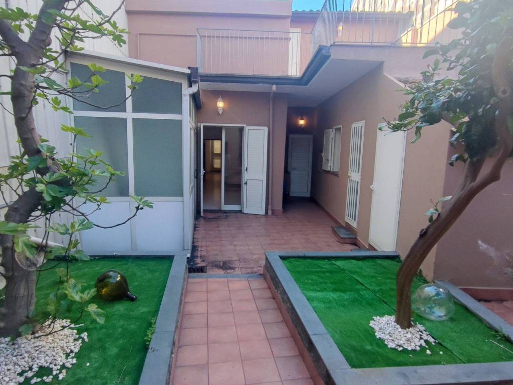 Casa indipendente a Trecastagni in Via Francesco Crispi - Foto 1