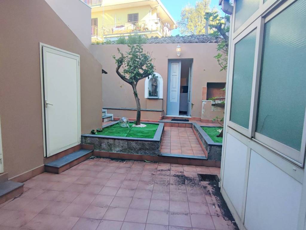 Casa indipendente a Trecastagni in Via Francesco Crispi - Foto 3