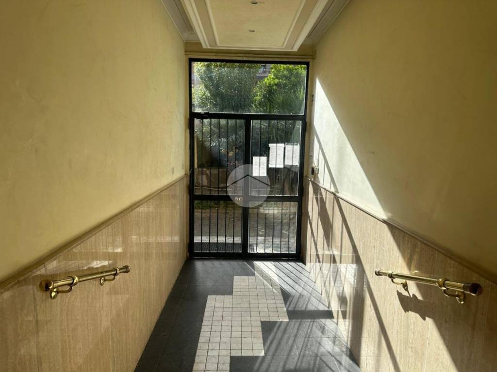 Appartamento a Roma in Via Tuscolana, 806 - Foto 2