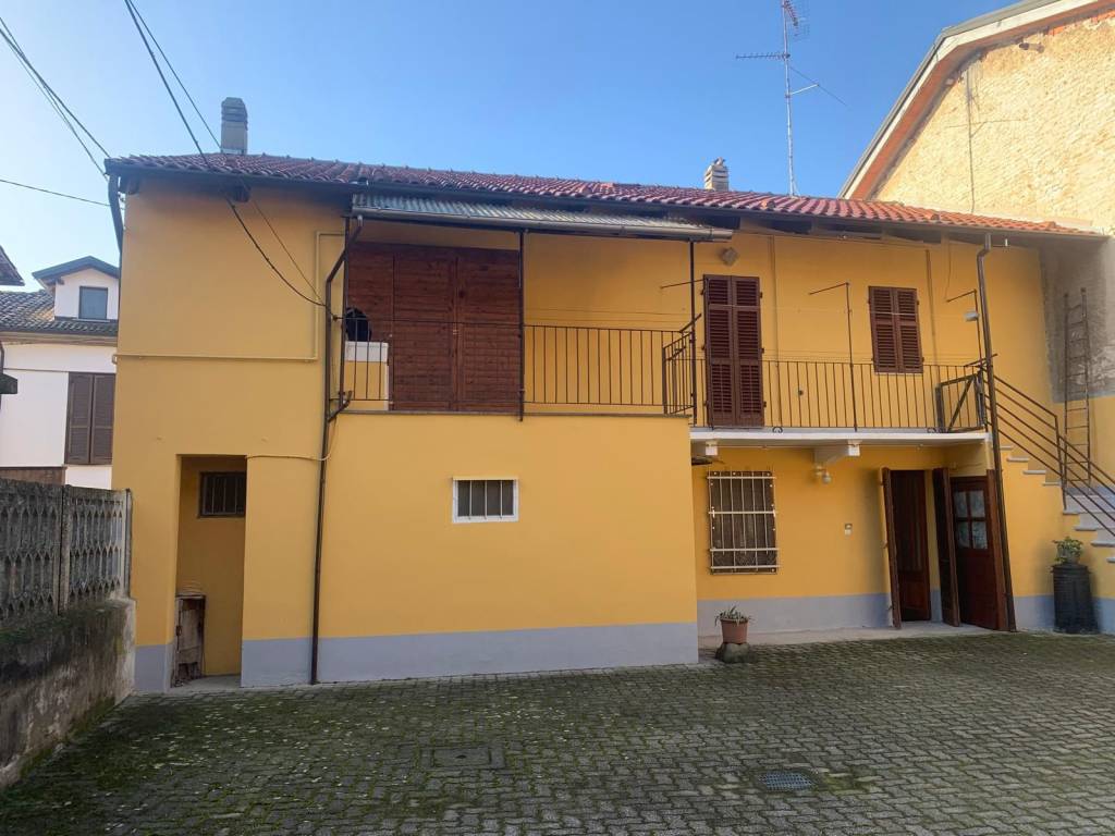 Casa indipendente a Santhià in Via Edmondo De Amicis, 18 - Foto 2
