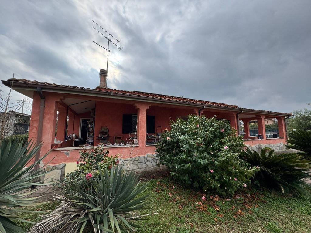 Villa a Aprilia - Foto 2