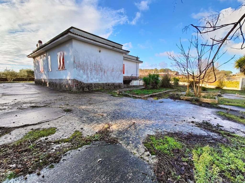 Villa a Martina franca in Strada Pizzo del Vento Zona G - Foto 4