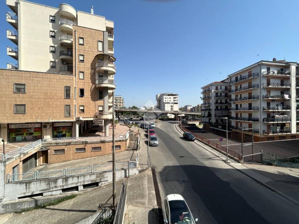 Appartamento a Cosenza in Viale Giovanni e Francesca Falcone, 27 - Foto 5