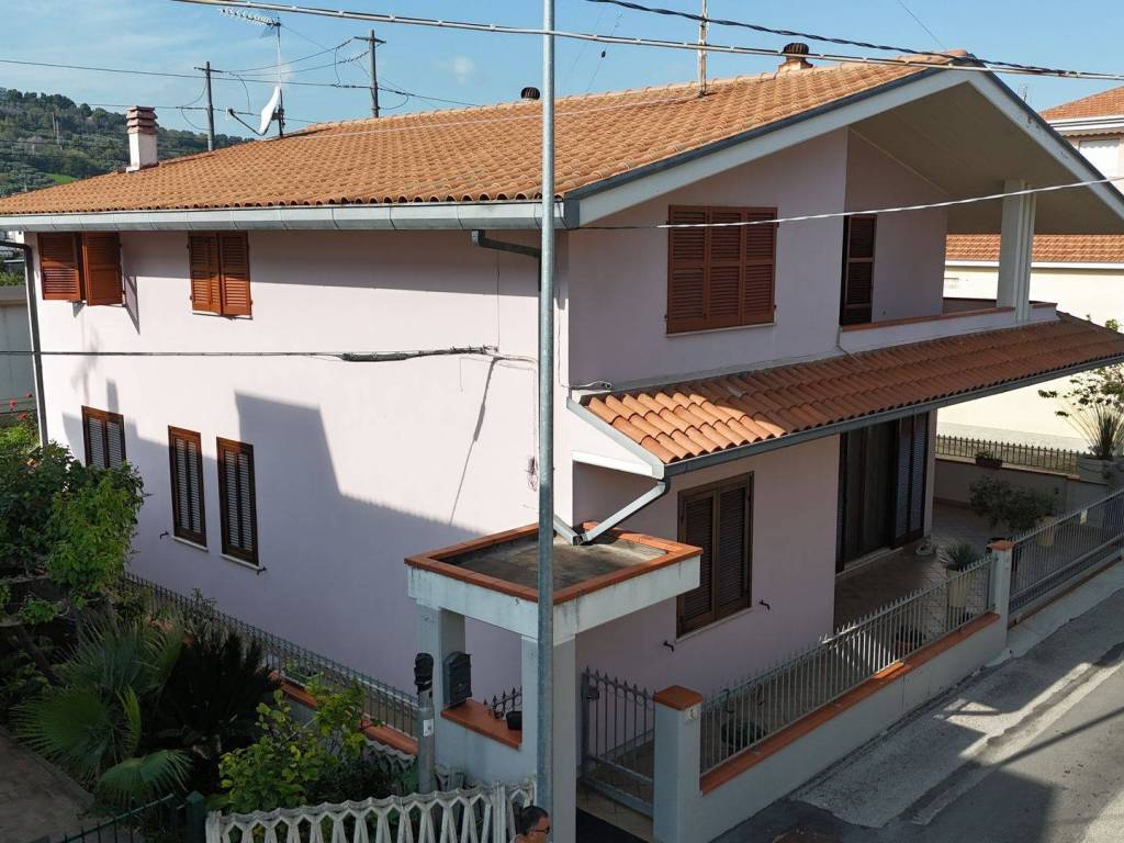 Appartamento a Alba adriatica in Via Arno, 5, 64011 Alba Adriatica TE, Italia - Foto 2