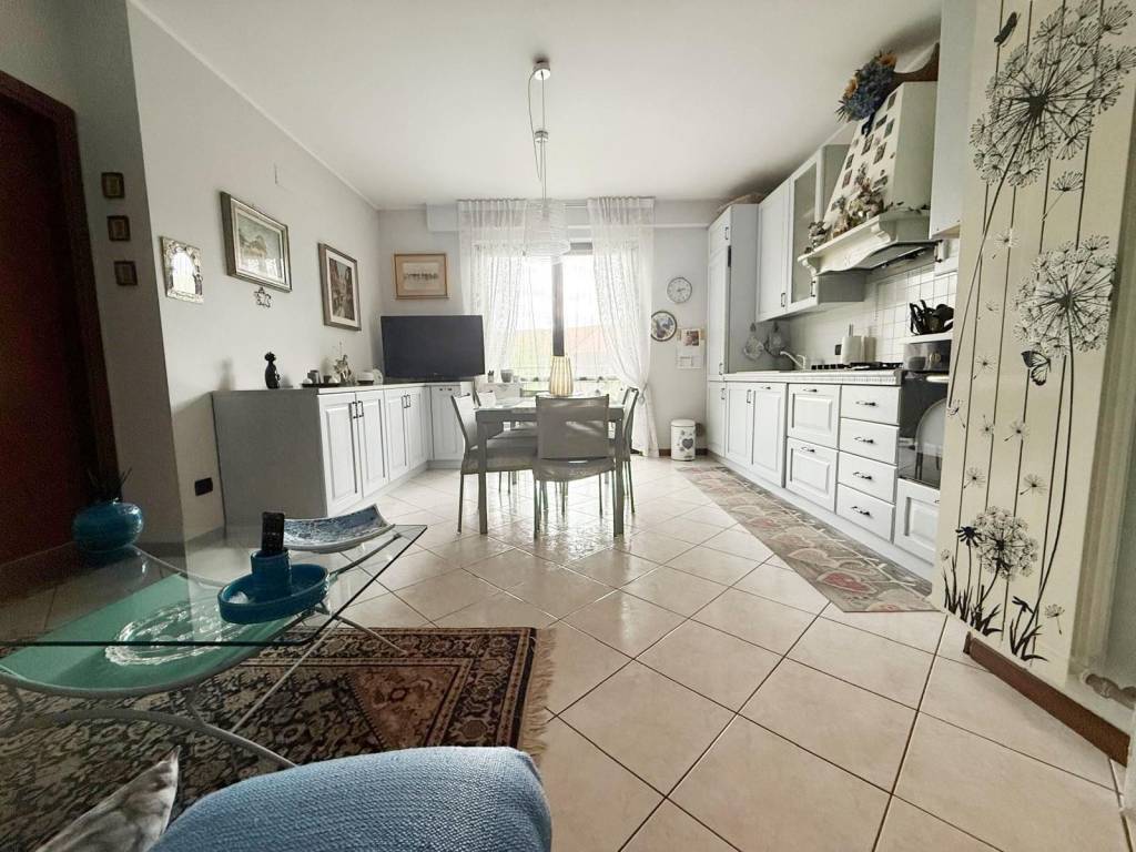 Appartamento a Gerenzano in Via Quarto dei Mille, 22 - Foto 2
