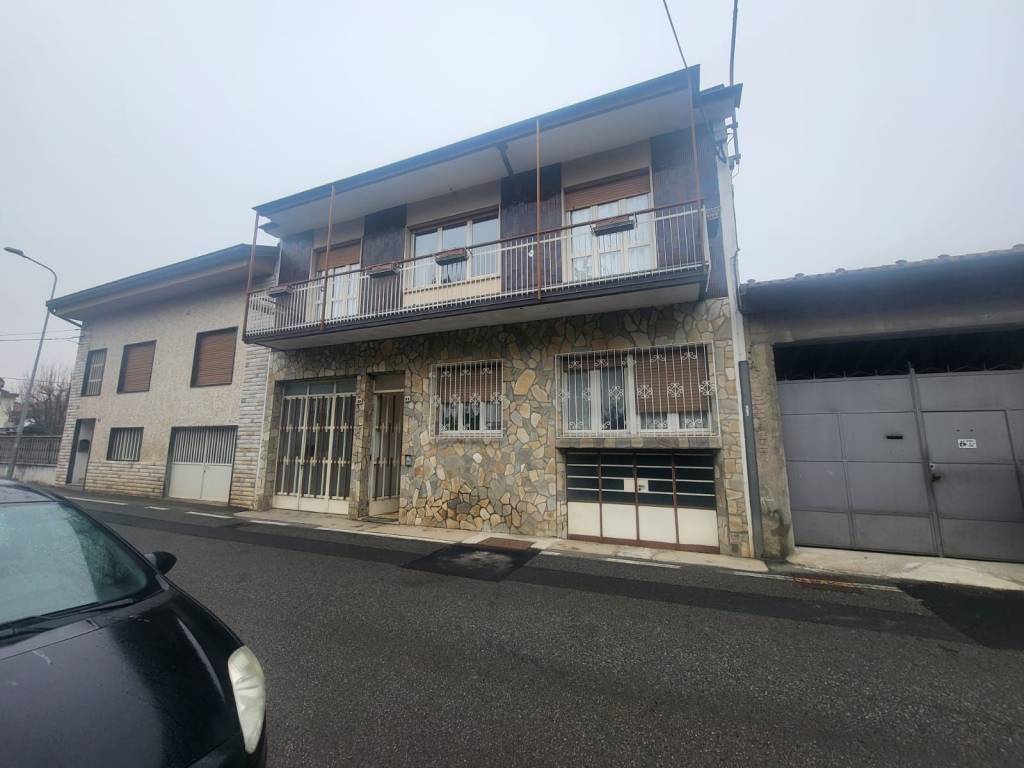 Casa indipendente a Montanaro in Via Carlo Ubertini, 25 - Foto 2