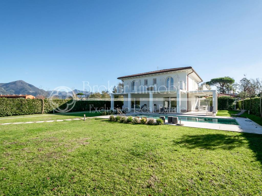 Villa a Pietrasanta in Via Cristoforo Colombo - Foto 3