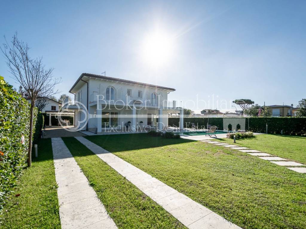 Villa a Pietrasanta in Via Cristoforo Colombo - Foto 4