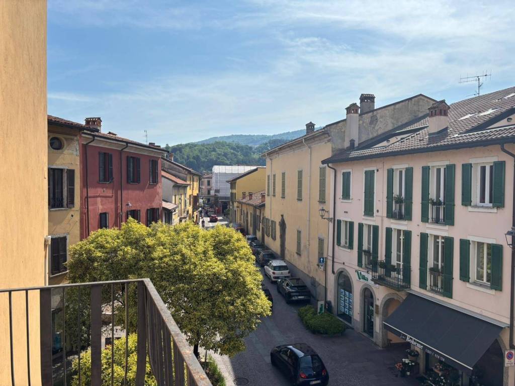 Appartamento a Oggiono in VIA CAMILLO BENSON DI CAVOUR, 1 - Foto 2