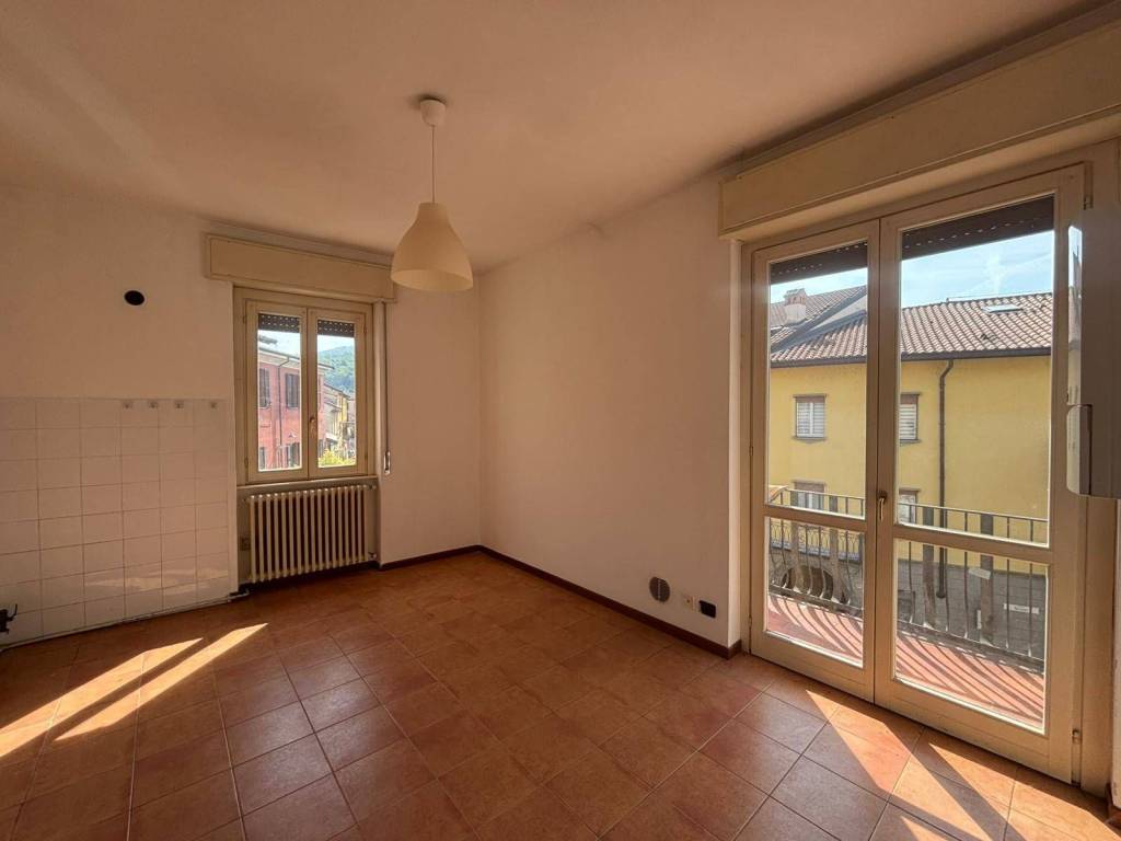 Appartamento a Oggiono in VIA CAMILLO BENSON DI CAVOUR, 1 - Foto 4