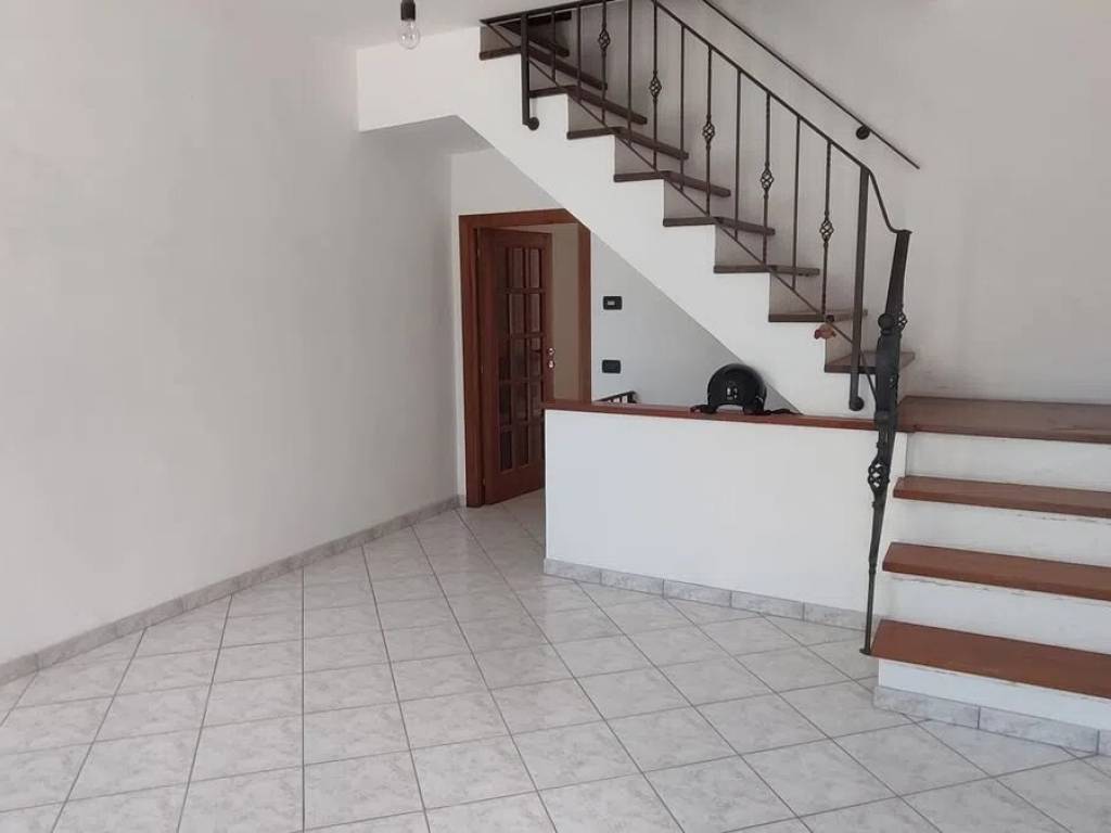 Villa a Fabriano in Viale Giovanni Bovio, 40 - Foto 2