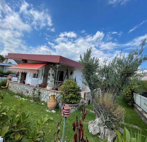 Villa a Simeri crichi in Viale Del Turismo - Foto 2