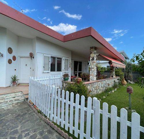 Villa a Simeri crichi in Viale Del Turismo - Foto 4
