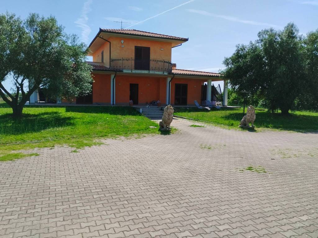 Villa a Viterbo in Strada Tuscanese - Foto 3