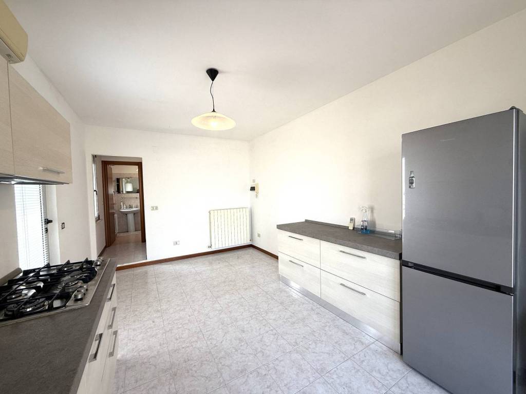 Appartamento a Alba adriatica in Lungomare Guglielmo Marconi, 344 - Foto 3