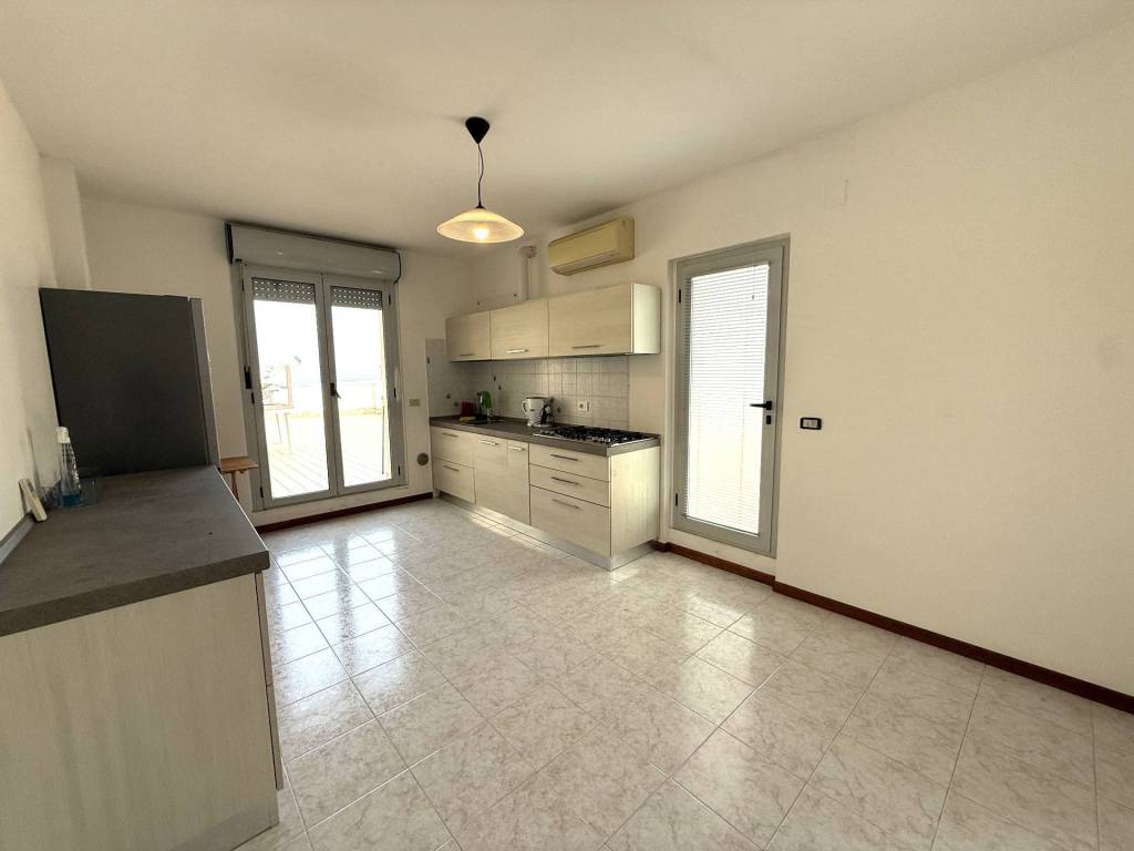 Appartamento a Alba adriatica in Lungomare Guglielmo Marconi, 344 - Foto 4