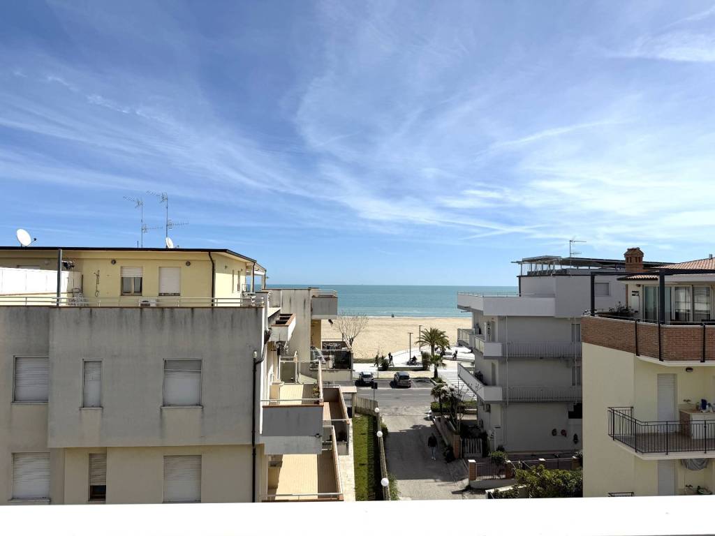 Appartamento a Alba adriatica in Lungomare Guglielmo Marconi, 344 - Foto 5