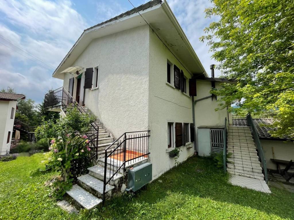Appartamento a Ferrara di monte baldo in PIAZZA GENERAL CANTORE, 1 - Foto 2