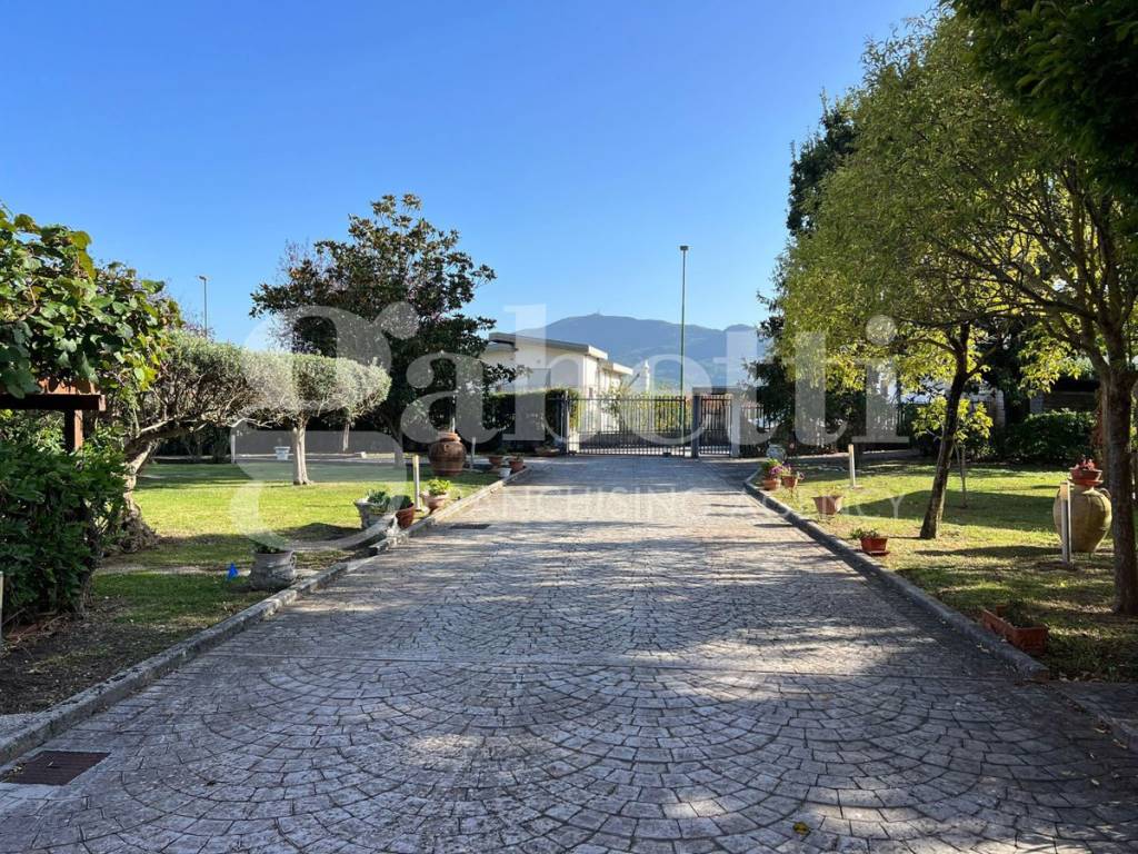 Villa a Pesche in Via Democrito, 14 - Foto 2