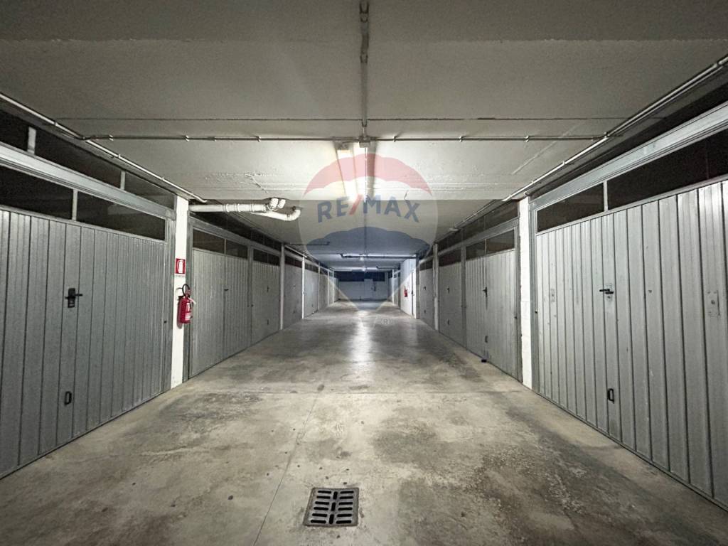 Box / garage a Aprilia in Via delle Regioni, 43 - Foto 2