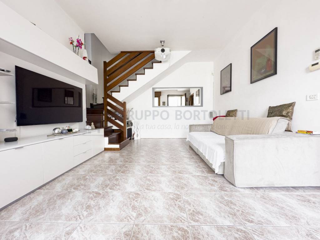 Appartamento a Due carrare in Via Mezzavia, 80 - Foto 2