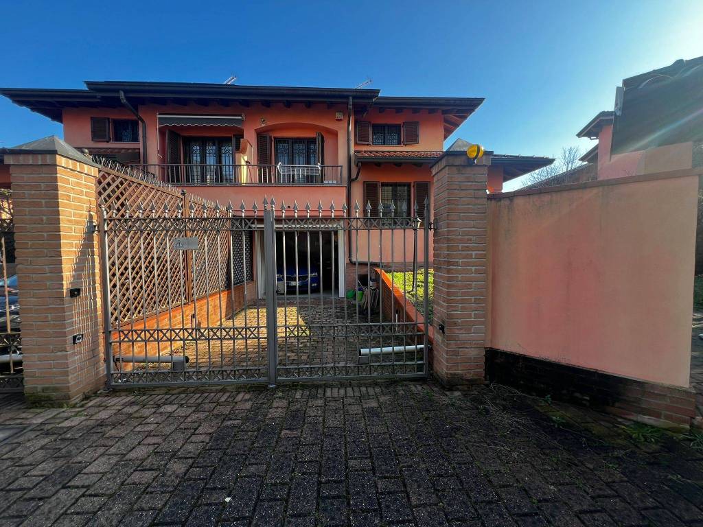 Villa a Noviglio in Via Giosuè Carducci, 11 - Foto 1