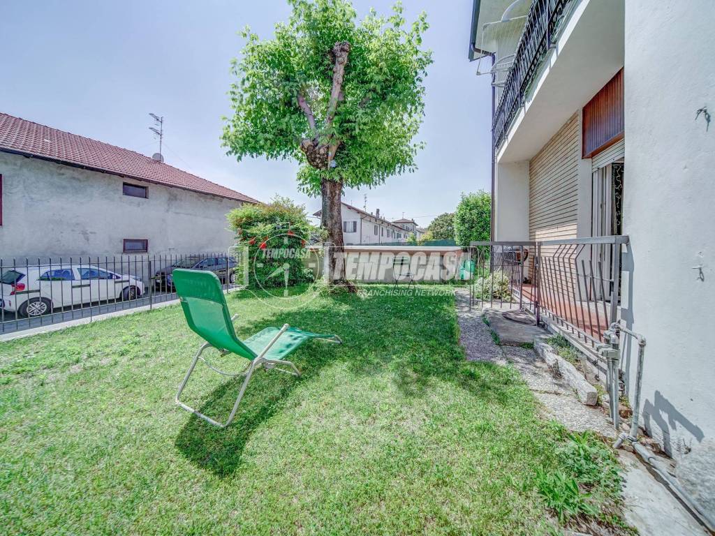 Villa a Angera in Via Genova, 1 - Foto 2